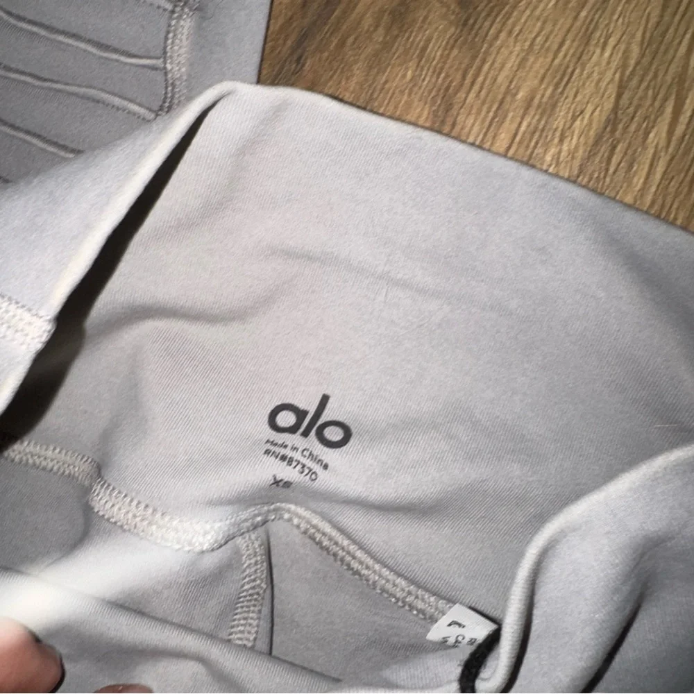ALO Yoga Light Gray Ribbed Leggings - Picture 4 of 5